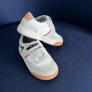 Sneaker for boy size 7.5 US and 24 EU